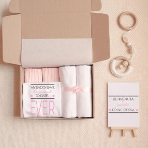 regalo nascita personalizzato, Not allowed to date S, regali personalizzati per una nascita, set regali neonato, set regalo nascita, set regalo neonato per bambini e bambine, regali di nascita per ragazzi e ragazze