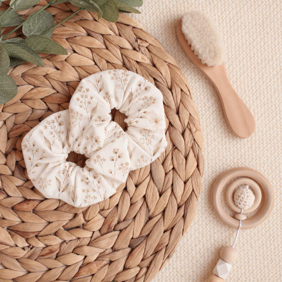 Elastico per capelli – scrunchie beige Elastico per capelli – scrunchie beige, scrunchie, set regali neonato, set regalo nascita, set regalo neonato per bambini e bambine, regali di nascita per ragazzi e ragazze