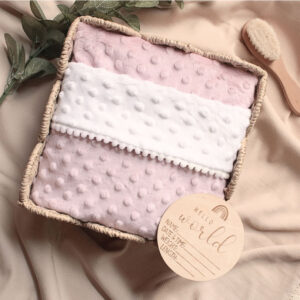 Minky copertina con pompon - Rosa, copertina neonato con nome ricamato, copertina personalizzata, copertina neonati, copertina nascita, copertina nenati con nome, copertina nenati personalizzato, copertina nascita con nome, copertina nascita personalizzata