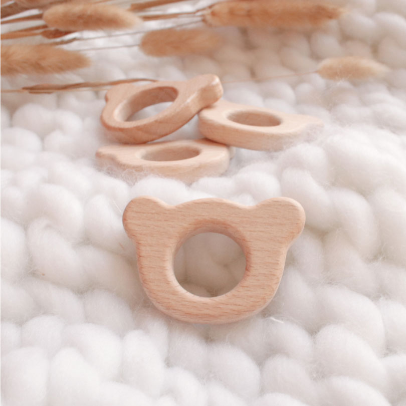 leseno-grizalo-medo Massaggiagengive in legno, giochio in legno, set regali neonato, set regalo nascita, set regalo neonato per bambini e bambine, pacchettini per la bambine i bambini, regalo nascita personalizzato, regali personalizzati per una nascita