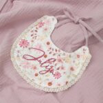 podbradnjak, podbradnjak s imenom, personalizirani podbradnjak, podbradnjak roza, medvjedica, personalizirani pokloni, pokloni za novorođenče, za uspomenu, uspomena na rođenje djeteta, pokloni za dječake, pokloni za djevojčice, unikatni poklni, pokloni za krštenje, pokloni za babinje, za bebe, pokloni za babine