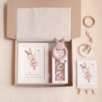 regalo nascita personalizzato, regali personalizzati per una nascita, set regali neonato, set regalo nascita, set regalo neonato per bambini e bambine, regali di nascita per ragazzi e ragazze, Benvenuta Coniglietta