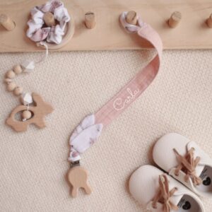 portaciuccio personalizzato, portaciuccio, set regali neonato, set regalo nascita, set regalo neonato per bambini e bambine, pacchettini per la bambine i bambini, regalo nascita personalizzato, regali personalizzati per una nascita