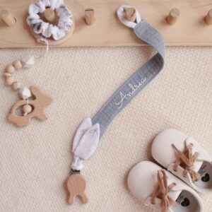 portaciuccio personalizzato, portaciuccio, set regali neonato, set regalo nascita, set regalo neonato per bambini e bambine, pacchettini per la bambine i bambini, regalo nascita personalizzato, regali personalizzati per una nascita